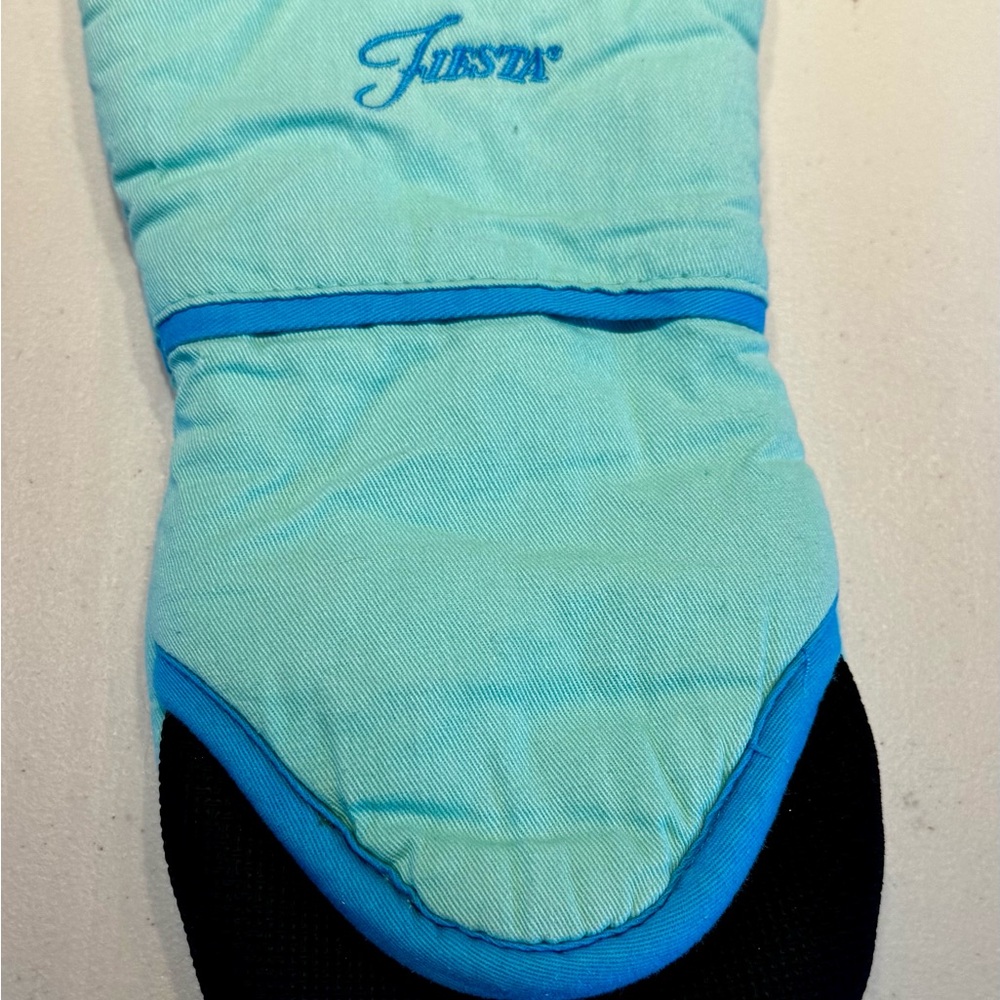 Fiesta oven mitt and washcloths